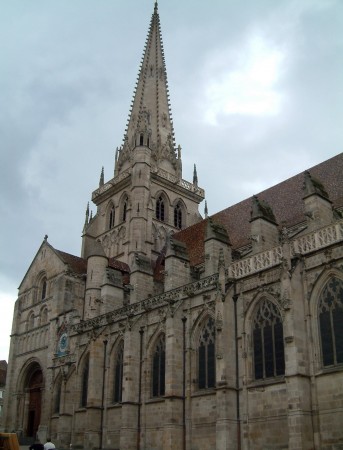Catedrala din Autun, Franța, construită pe presupusul mormânt occidental al Sf. Lazăr